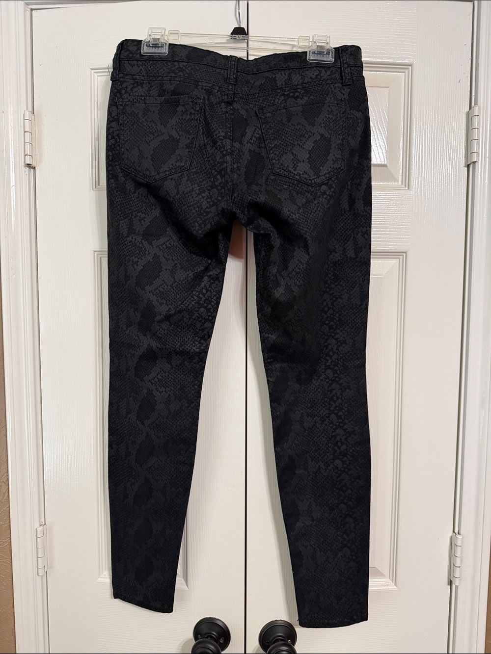 Kut from the Kloth Skinny Jeans Size 6 Black Snake-Print - Picture 9 of 11